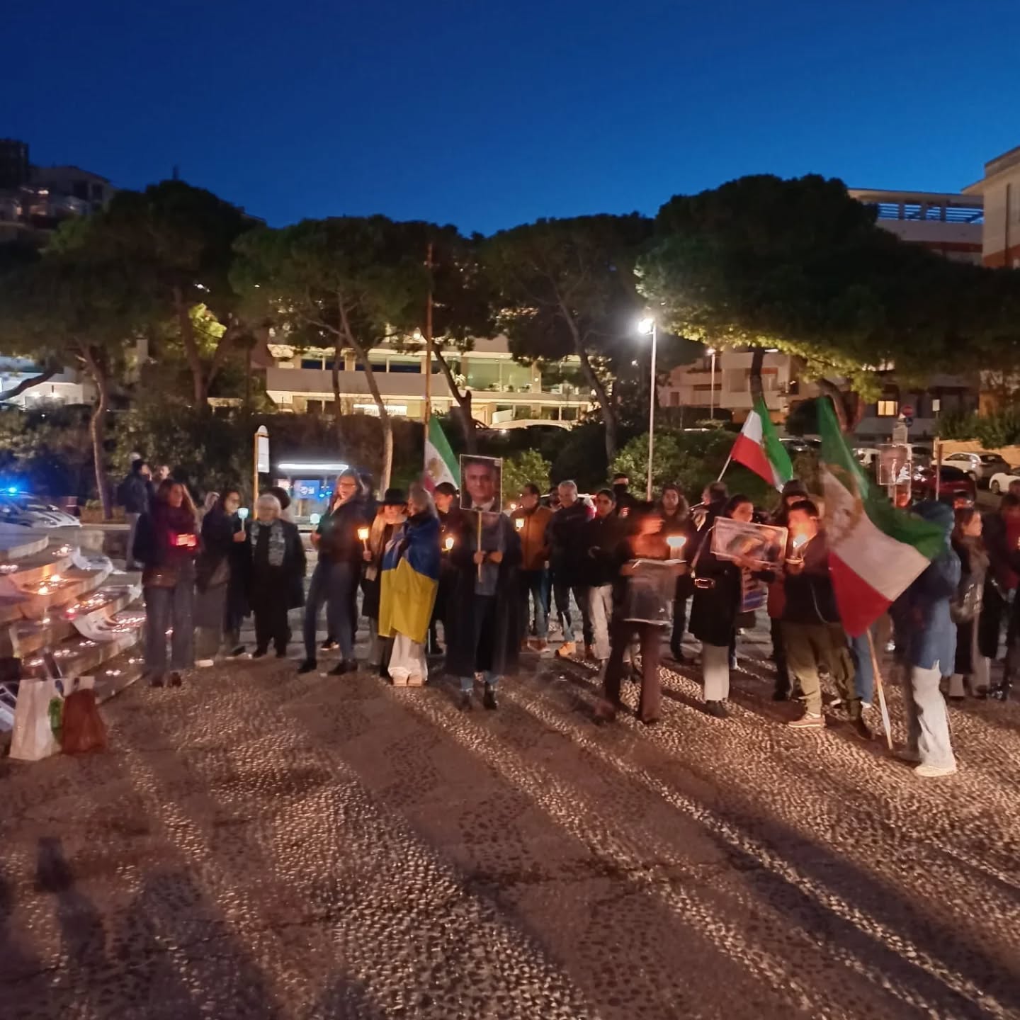 LUCI E VOCI PER LA LIBERTÀ DELL'IRAN